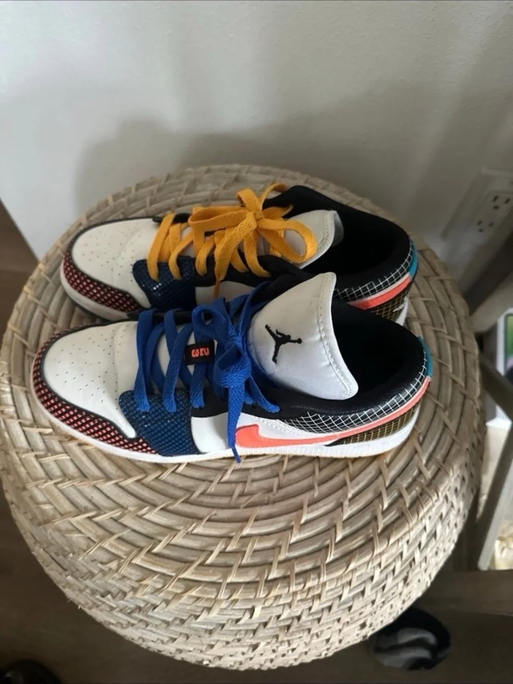 Nike Kids Low-Top Sneakers in White, Coral, Blue and Yellow